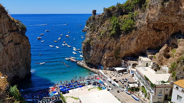 Playa de Praiano en la Costa Amalfitana